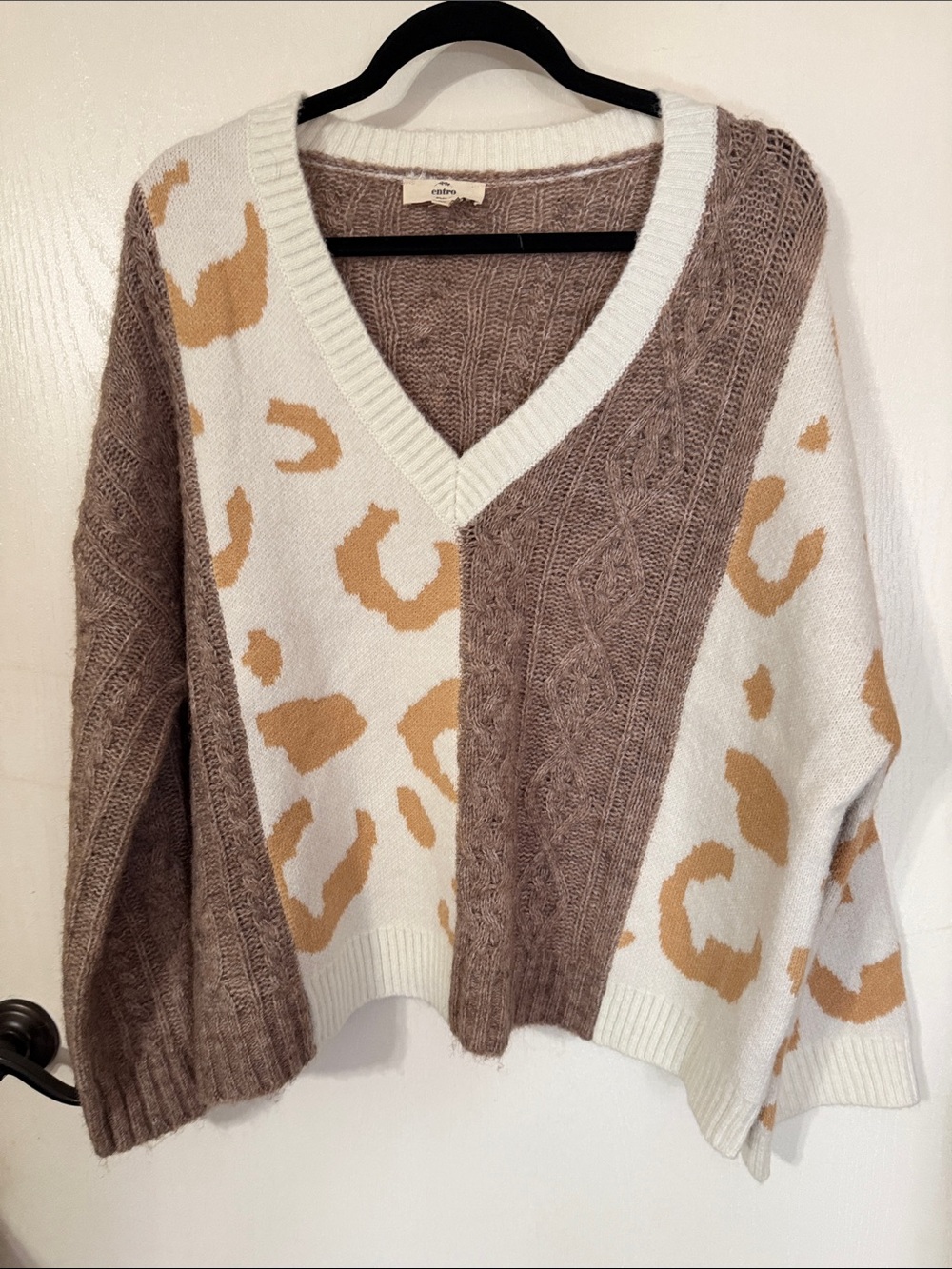 entro V-Neck Cable & Leopard Print Sweater in Cream and Brown